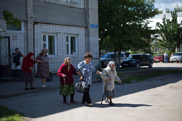 Elizaveta Andreyevna and her friends ride the bus to the hospital. They have just had xrays done.