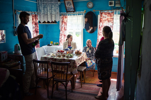 Mikhail opens some champagne that Elizaveta Lakeyeva purchased in honor of our arrival.