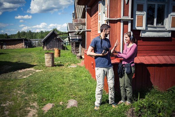 Mikhail and Nadya listen in as Elizaveta Lakeyeva chats in the line at the mobile store.