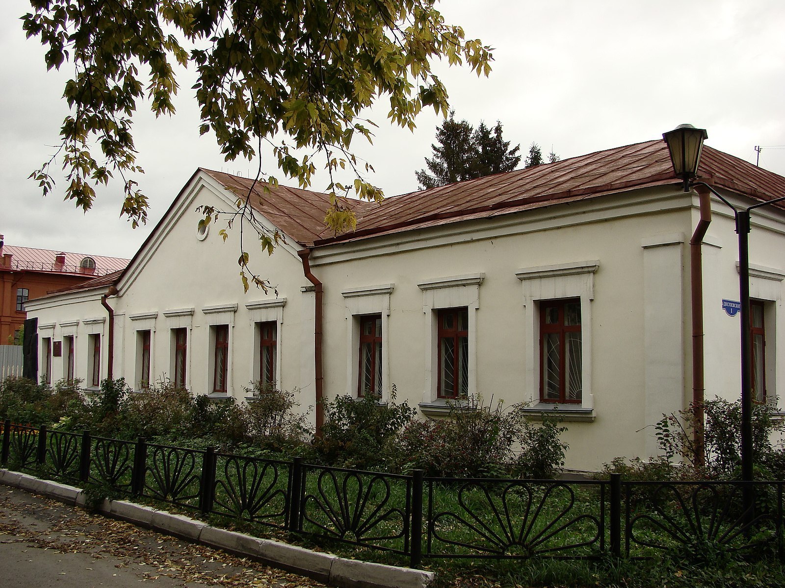 A white building with red trim. 