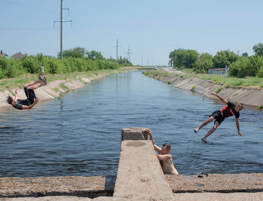 Boys splashing about near the Saratov irrigation intake.