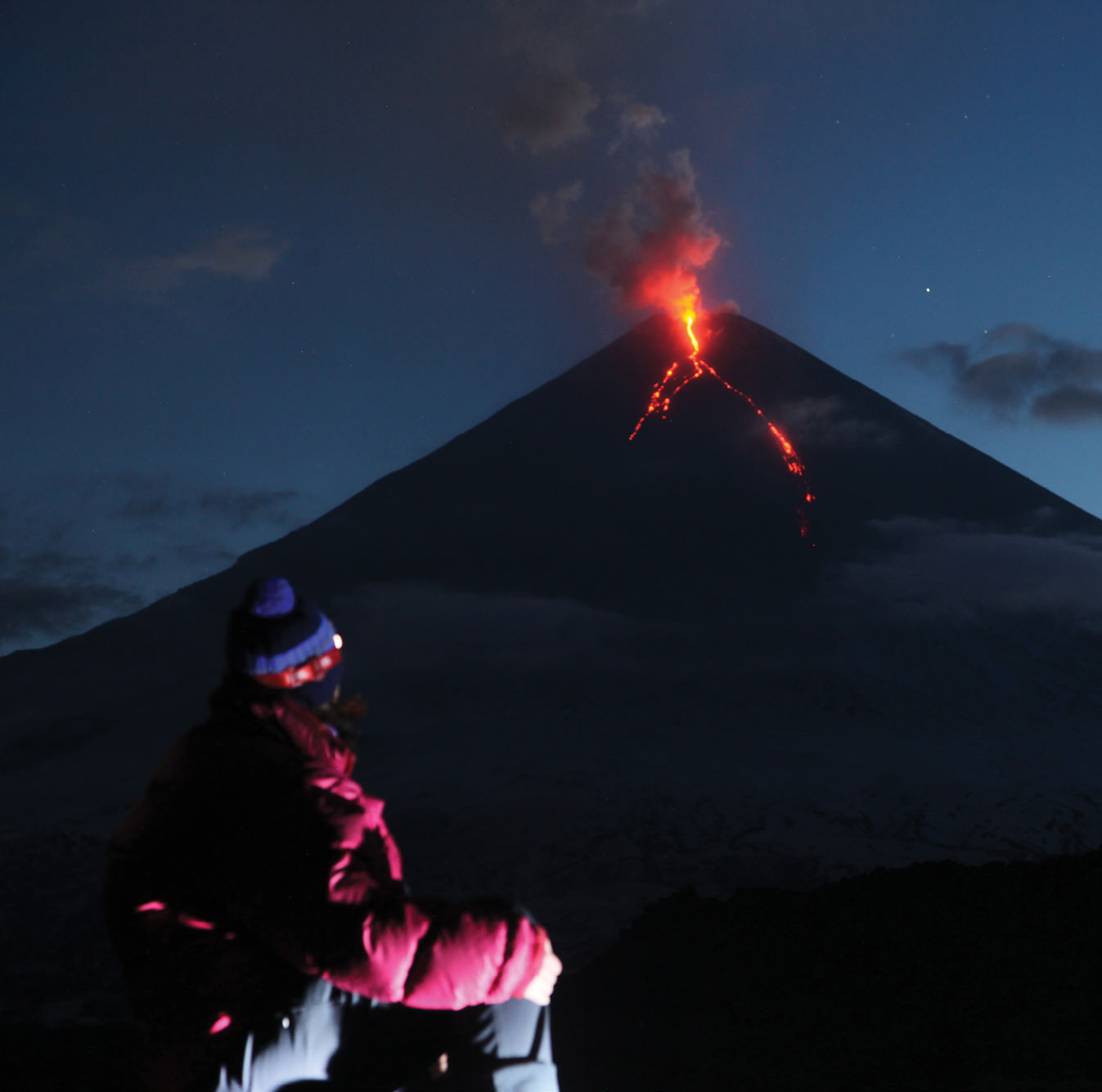 Kamchata volcano erupting