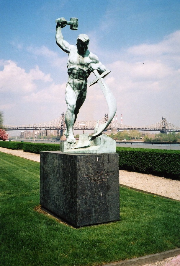 statue soviet UN