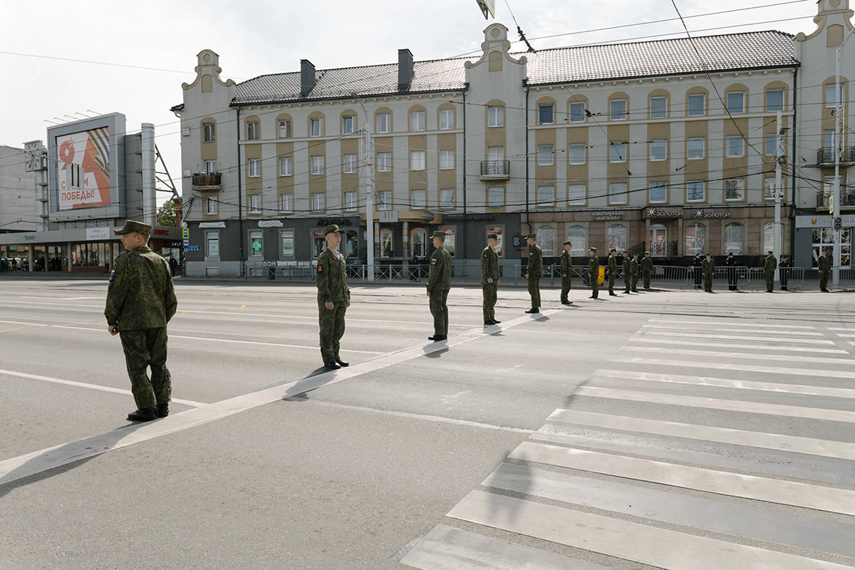 Soldiers standing in street to block traffic.