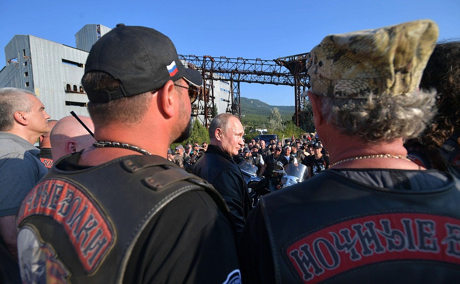 Putin between bikers