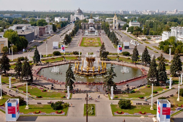 Soviet Disneyland: Exploring VDNKh