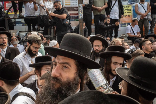 Pilgrimage Under Shelling: 