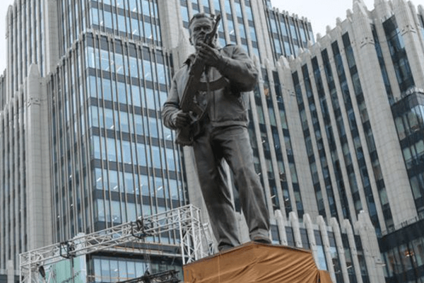 Guns, Gents, and Stalin