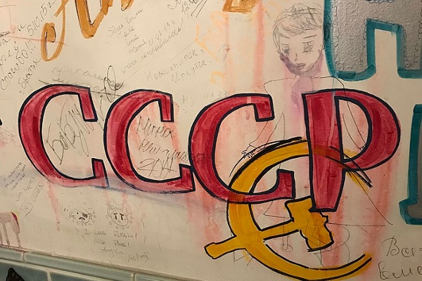 The Queen of Graffiti Hearts