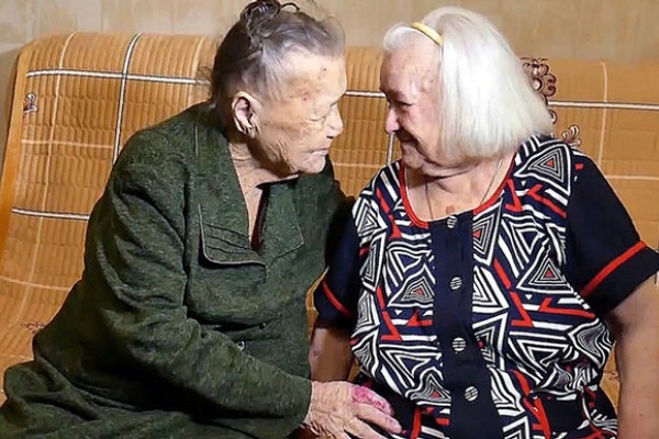 War-Separated Sisters Reunited after 78 Years