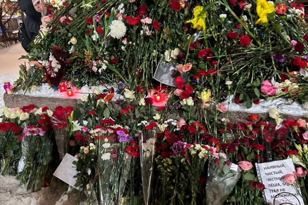 Flowers and Handcuffs for Navalny